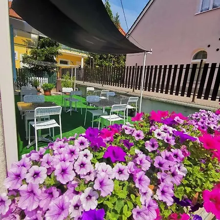 Balcsi Bed and breakfast 2*
