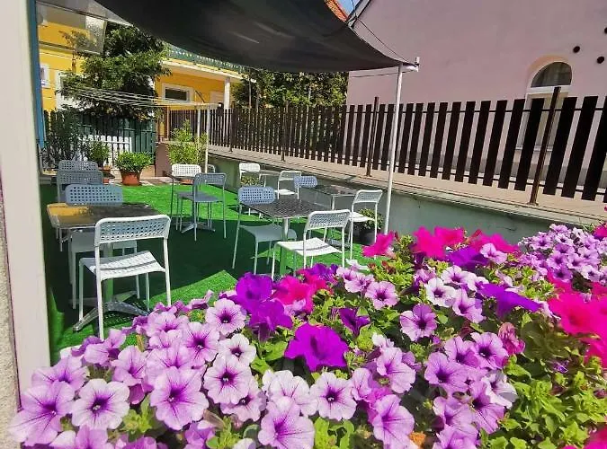 Balcsi ベッド・アンド・ブレックファスト 2*