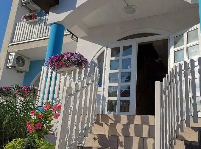 Balcsi ベッド・アンド・ブレックファスト 2*